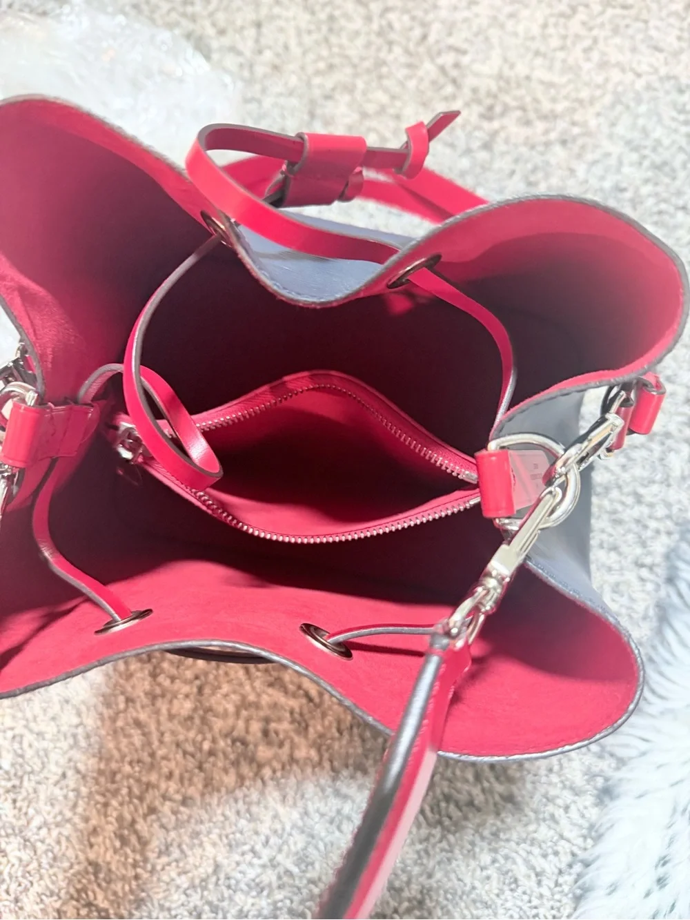 Louis Vuitton NeoNoe BB epi leather navy/red bucket bag